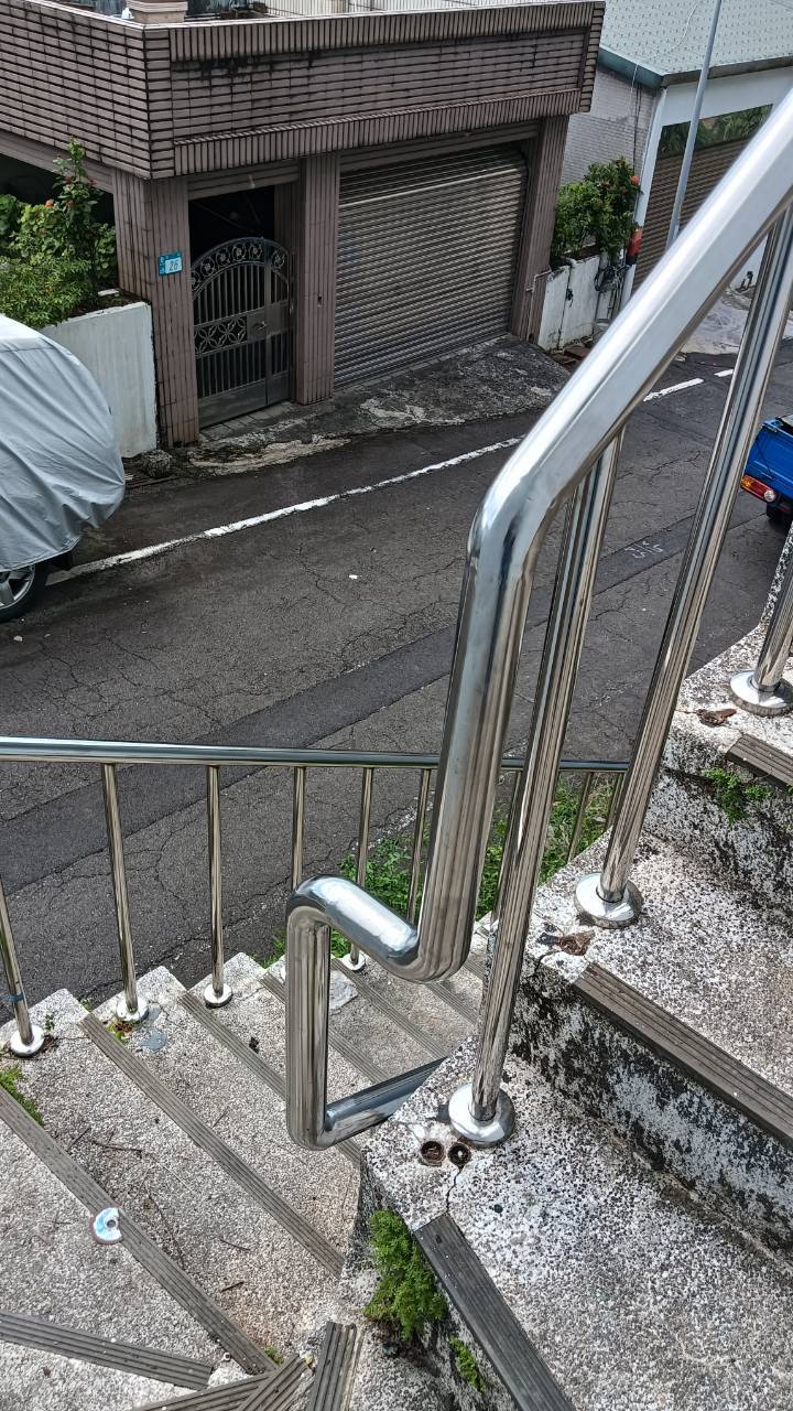 住宅不鏽鋼樓梯扶手・戶外安全欄杆工程 工程實績照片